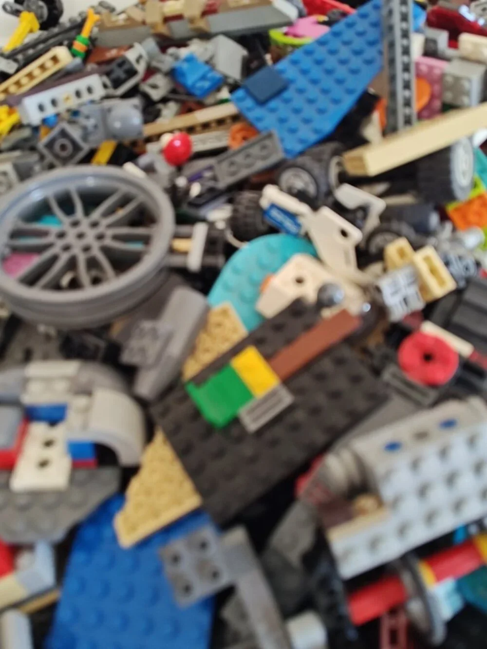 LEGO 5 lbs BULK LOT of bricks and pieces (b7)